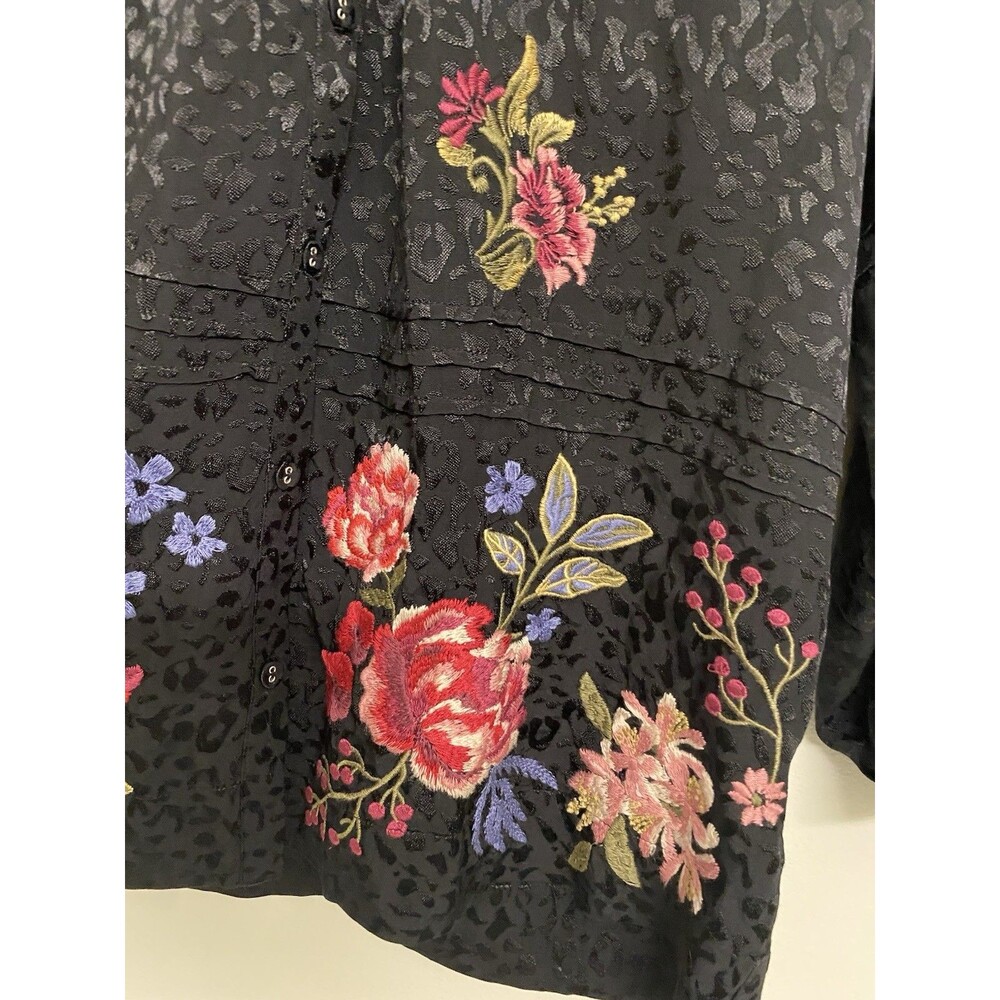 Johnny Was Sassiba Pintuck Raglan Button Up Women’s S Black Embroidered Floral - Picture 6 of 10